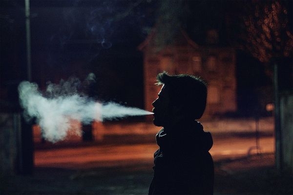hình ảnh buồn hút thuốc