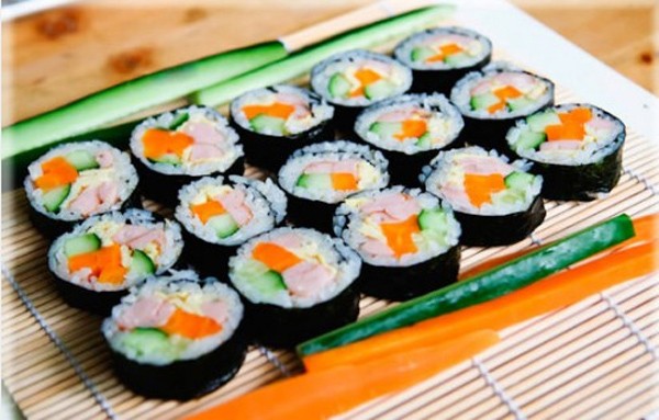 cach-lam-kimbap-100 Cách Làm Kimbap Bằng Tay Ngon Tuyệt Đơn Giản Tại Nhà