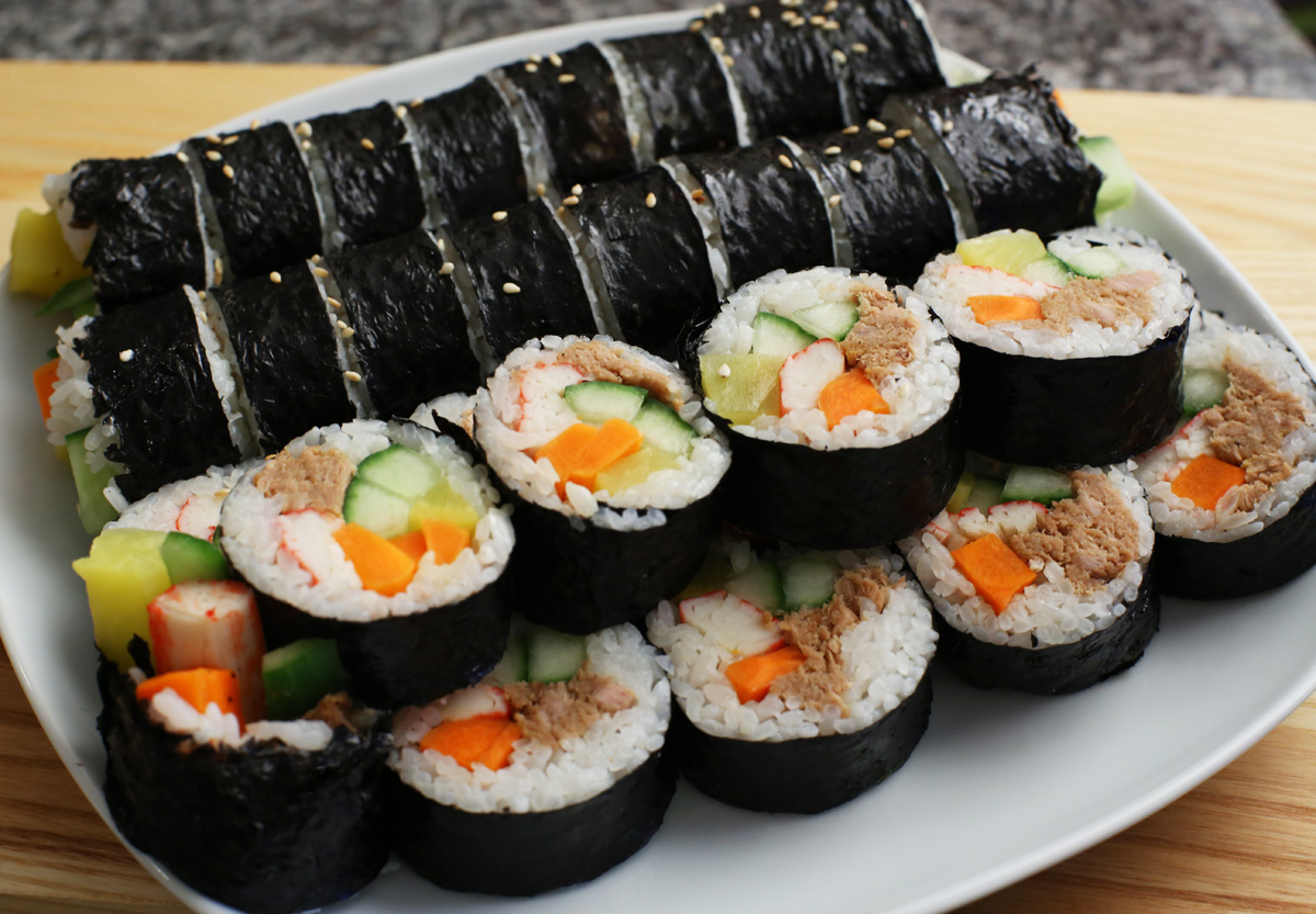 cach-lam-kimbap-105 Cách Làm Kimbap Bằng Tay Ngon Tuyệt Đơn Giản Tại Nhà