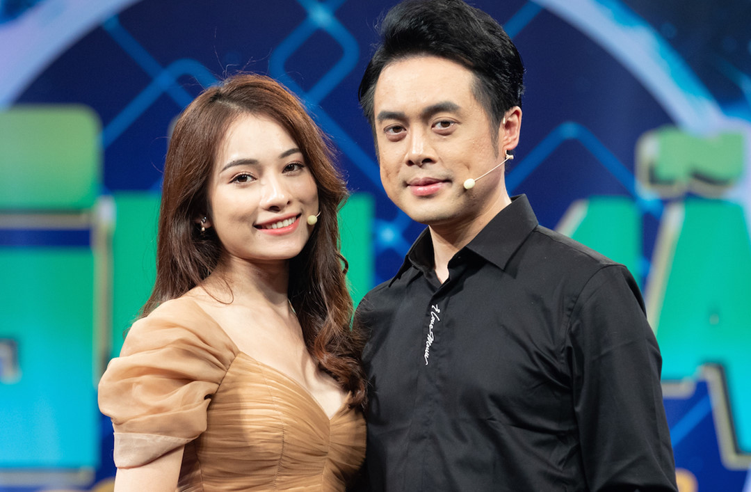 Vợ chồng Dương Khắc Linh – Sara Lưu hé lộ cuộc sống hôn nhân viên mãn